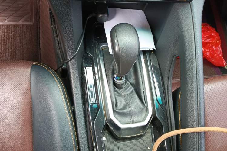 Used JMC Yusheng S350 2016 2.0T Automatic All-Wheel Drive Gasoline Luxury Version with Sunroof 5 Seats
