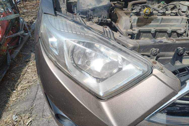 Used FAW Xiali N7 2014 1.3L Manual Sport Prestige Edition Right Front Headlight