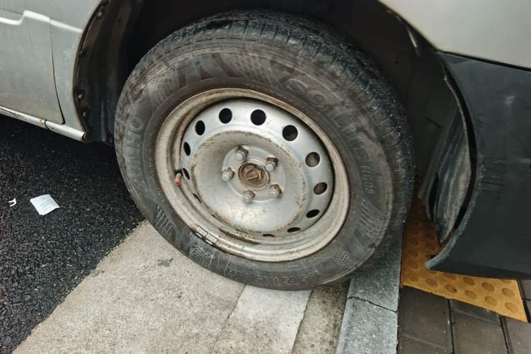 Used Dongfeng Shuaike 2013 Revised Version 1.5L Manual Standard Edition 7 Seats China IV Standard
