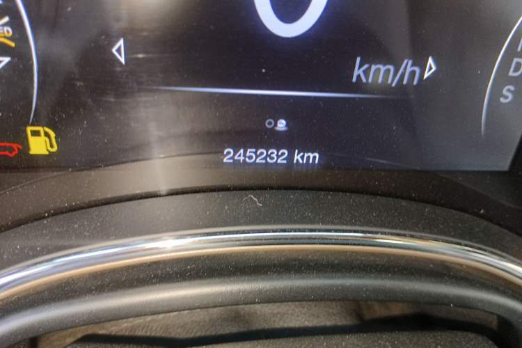 Used Jeep Grand Cherokee 2014 3.0TD Diesel Comfort Navigation Version Odometer Close Up