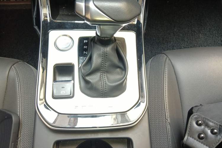 Used Dongfeng Aeolus Yixuan 2020 230T Automatic Advanced Edition Gear Lever