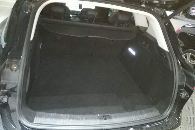 Used VOYAH FREE 2021 Four-Wheel Drive Standard Range-Extended Exclusive Luxury Package Trunk