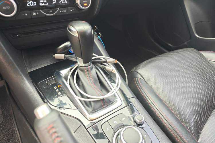 Used Mazda 3 Axela 2014 Hatchback 2.0L Automatic Flagship Model