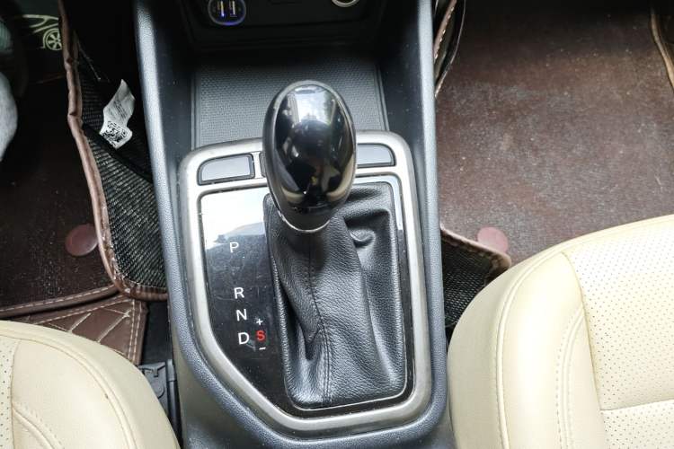 Used CHANGAN Eado 2015 1.6L Automatic Luxury Model Gear Lever