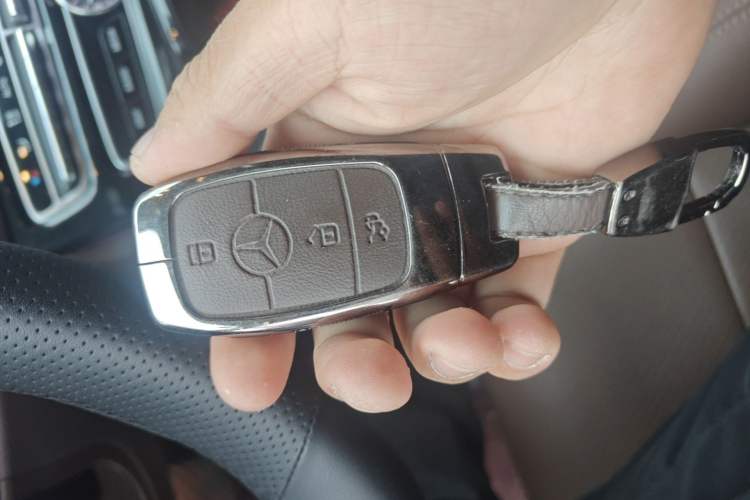 Used Mercedes-Benz E-Class 2016 E 300 L Sporty and Stylish Model
