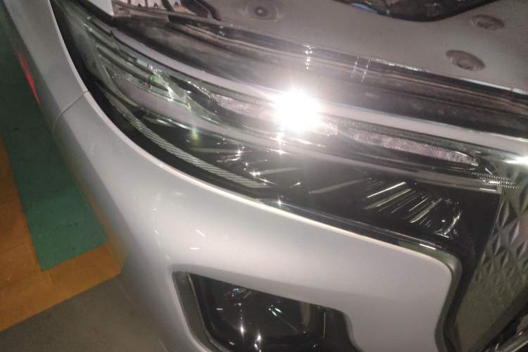 Used Hongqi HQ9 2023 2.0T Smart Connect Flagship Edition Right Front Headlight