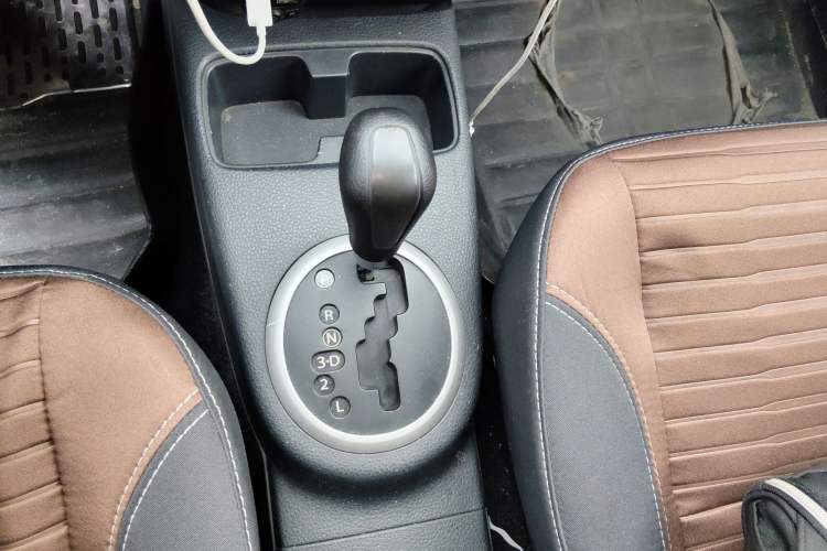 Used Suzuki SX4 2013 1.6L Automatic CoolRide Model Gear Lever