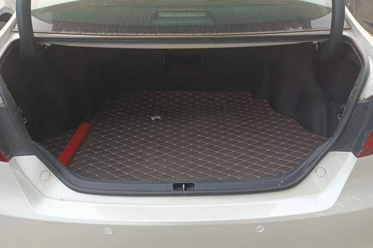 Used Toyota Camry 2015 2.0G Premier Edition Trunk