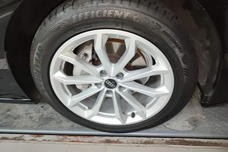 Used Audi A6L 2023 40 TFSI Luxury Prestige Edition Right Front Wheel Hub