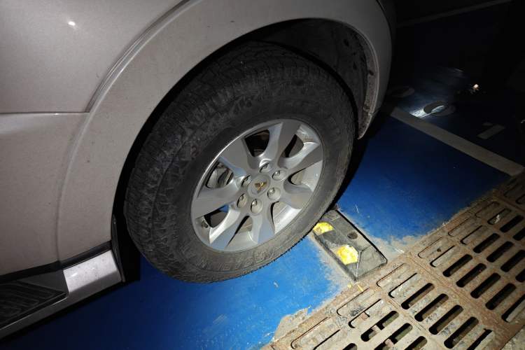 Used Mitsubishi Pajero 2016 3.0L Automatic Prestige Version China V Standard Right Front Wheel Hub