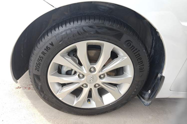 Used Hyundai Elantra (5th Generation / Langdong) 2016 1.6L Automatic Prestige Model Left Front Wheel Hub