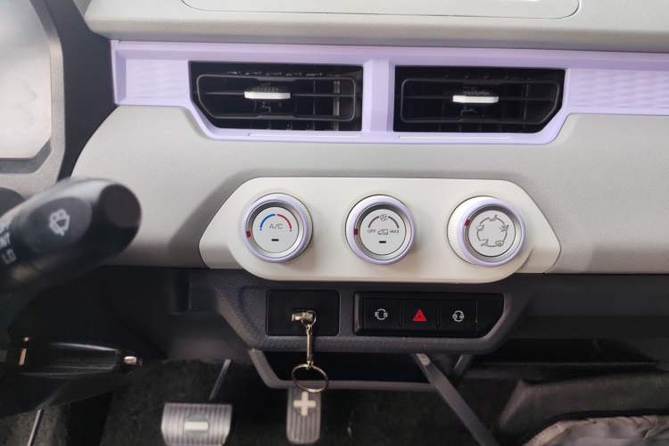 Used Chery QQ Ice Cream 2022 170km Sundae Phosphate Lithium-Ion