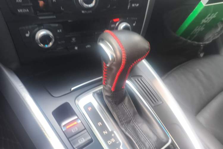 Used Audi Q5 2013 40 TFSI Technology Edition Gear Lever