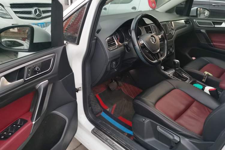 Used Volkswagen Golf Sportsvan 2016 230TSI Automatic Trend Edition Driver Seat