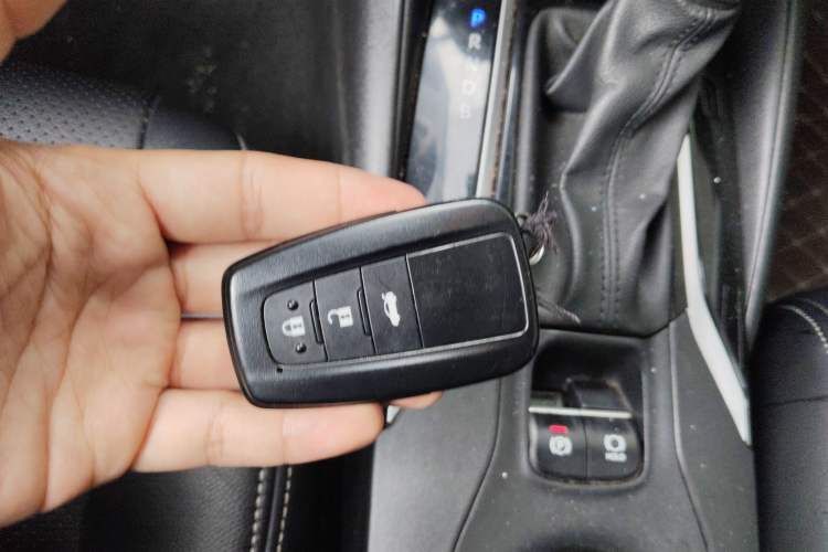 Used Toyota Levin 2019 Dual-Engine 1.8H E-CVT Luxury Edition China VI Standard Vehicle Key