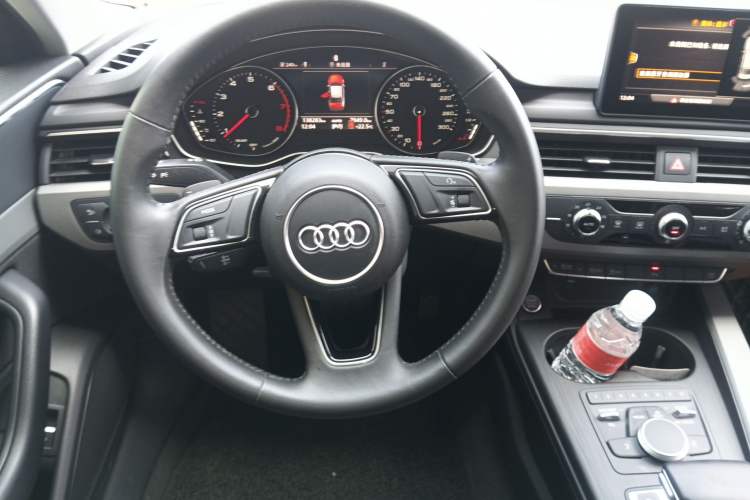 Used Audi A4L 2019 40 TFSI Ambition China VI Steering Wheel