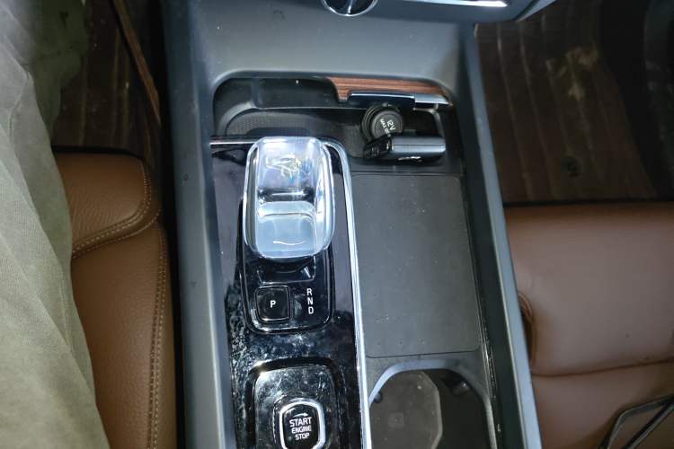 Used Volvo XC60 New Energy 2025 Plug-in Hybrid Long-Range All-Wheel Drive Smart & Luxurious Edition