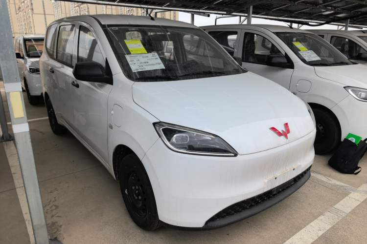 Used Wuling Hongguang New Energy 2024 All-Electric Model 300KM Standard Version
