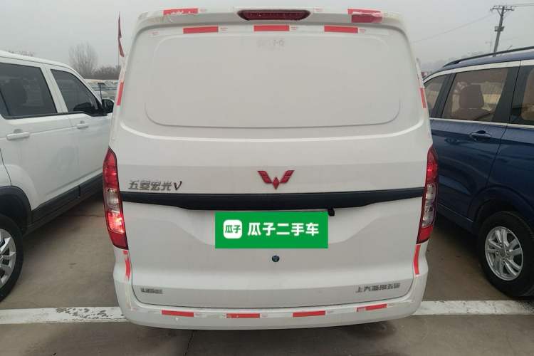 Used Wuling Hongguang V 2022 1.5L Jingqu Edition Enclosed-Window Vehicle with Hydraulic Power Steering LAR