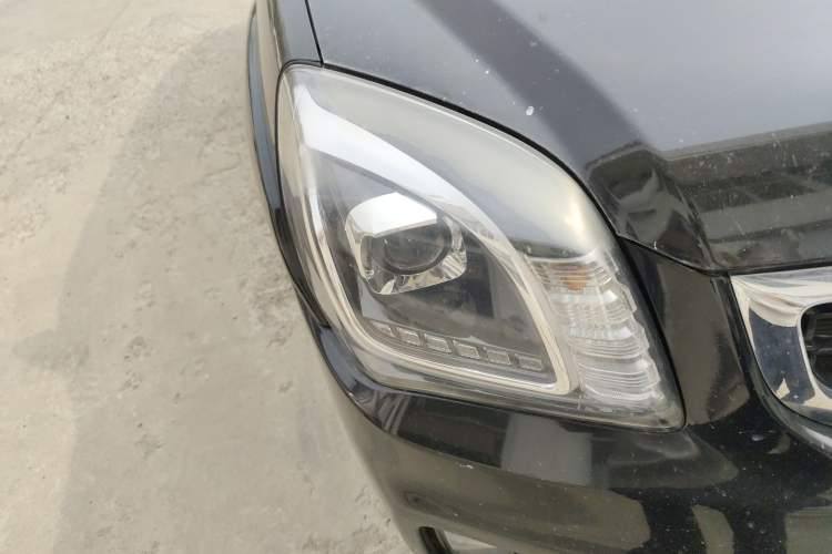 Used Kia Sportage 2013 2.0L Manual Two-Wheel Drive GL Trim Right Front Headlight