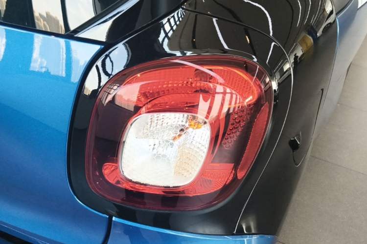 Used smart fortwo 2019 0.9T 66kW Hardtop Wind Power Edition China VI
