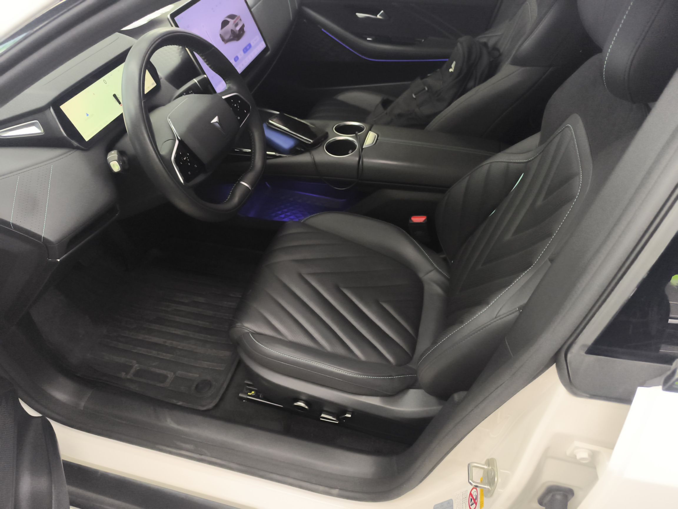 Переднее сиденье в автомобиле