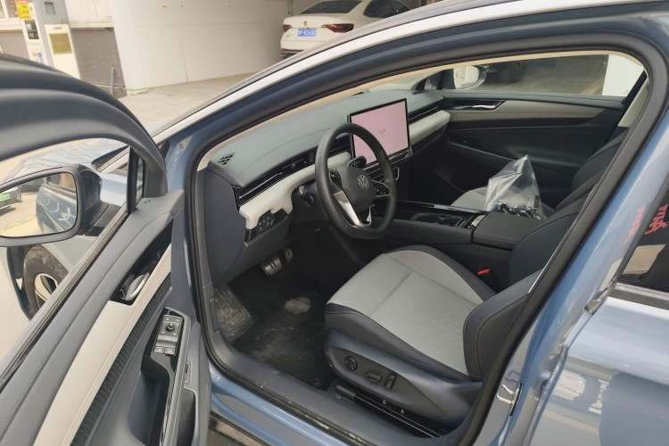 Used Volkswagen ID.7 VIZZION 2024 AIR model Driver Seat