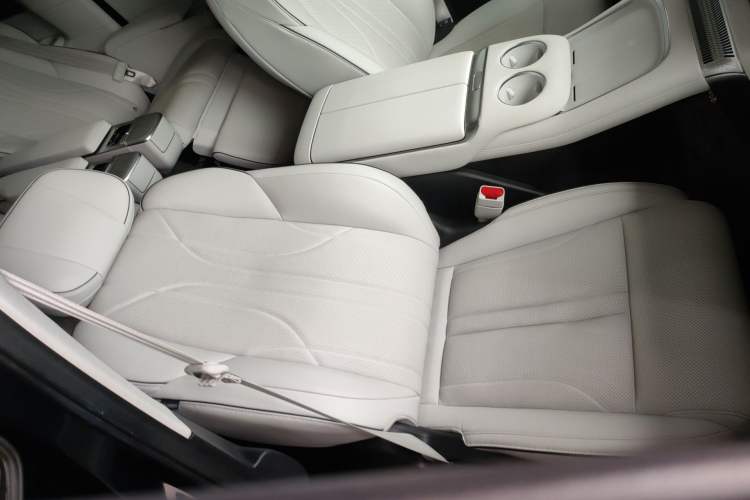 Used XPeng X9 2024 702 Ultra-Long Range Max Right Front Seat