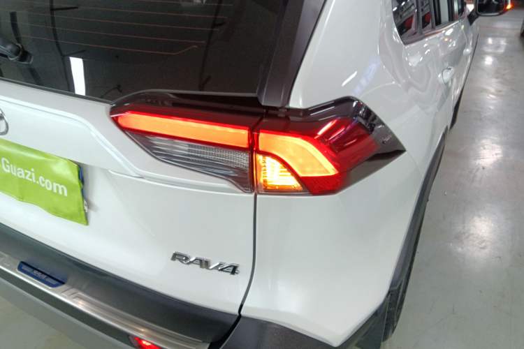 Used Toyota RAV4 2021 2.0L CVT Two-Wheel Drive Fashion Edition
