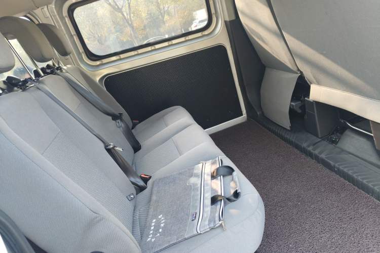 Used Ford Transit 2019 2.0T Diesel Multi-Purpose Commercial Vehicle Mid-Drive Mid-Roof 6-Seater China VI Standard
