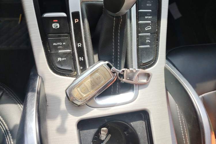 Used Geely Auto Emgrand X7 Sport 2018 Revised Version 1.8TD Automatic Two-Wheel Drive Smart Connectivity 4G-Enabled Edition
