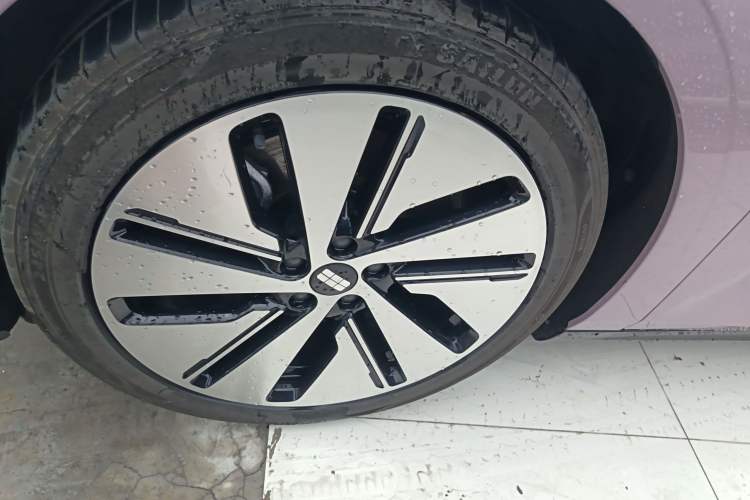 Used Geely Galaxy E8 2024 550 km Range Rear-Drive MAX
