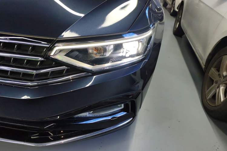 Used Volkswagen Magotan 2023 2 Million Units Commemorative Edition 330TSI DSG Luxury Version Left Front Headlight