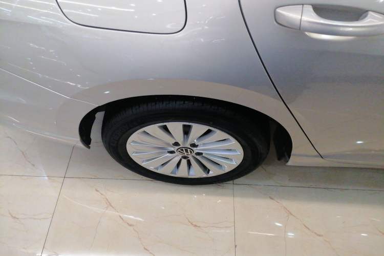 Used Volkswagen Lavida 2021 1.5L Automatic Comfort Edition Right Rear Wheel Hub