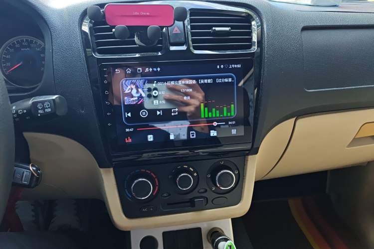 Used Dongfeng Fengon 330 2014 1.5L Manual Utility Version DK15 Audio And AC Panel