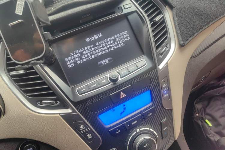 Used Hyundai Santa Fe 2013 2.4L Automatic Two-Wheel Drive Smart Version