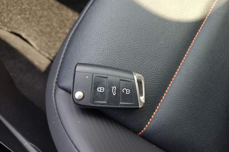 Used Volkswagen T-ROC 2021 280TSI DSG Two-Wheel Drive Comfort Connect 30th Anniversary Edition