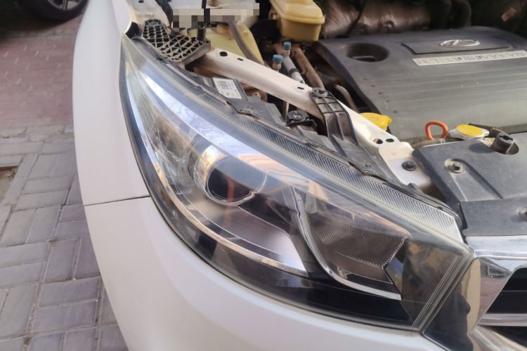 Used Chery Tiggo 3 2014 1.6L CVT ZhiShang Edition Right Front Headlight