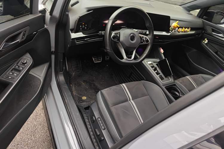 Used Volkswagen Golf 2023 Facelift 280TSI DSG R-Line Lite Driver Seat