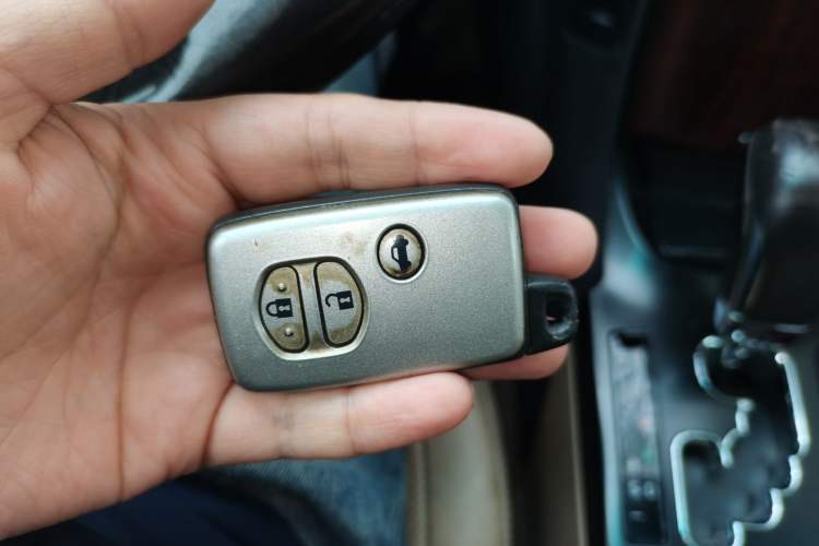 Used Toyota Crown 2010 3.0L Royal Saloon Vehicle Key