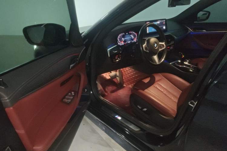 Used BMW 5 Series 2021 530Li Leading Model M Sport Package Driver Seat