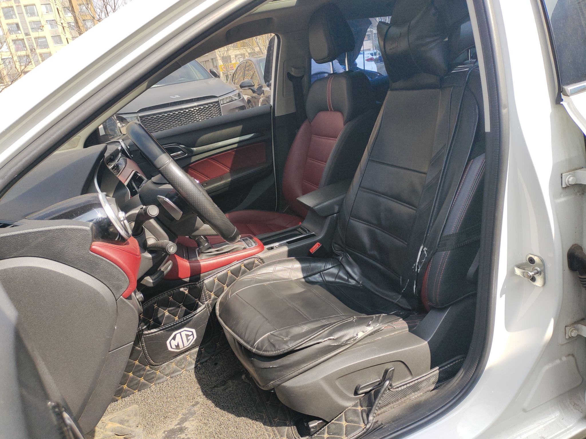 Переднее сиденье в автомобиле