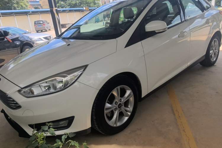 Used Ford Focus 2015 Sedan 1.6L Automatic Comfort Model Guazi used car, China used car export, Used car for sale, Used cars, Cheapest cars for sale