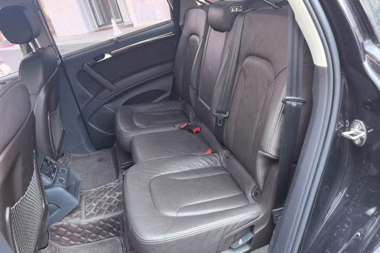 Used Audi Q7 2014 35 TFSI Ambition Edition Left Rear Seat