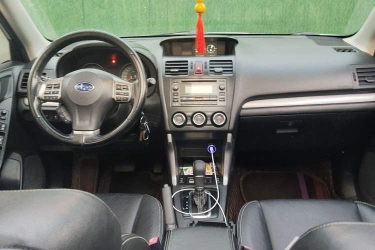 Used Subaru Forester 2013 2.5i Automatic Luxury Edition Center Console