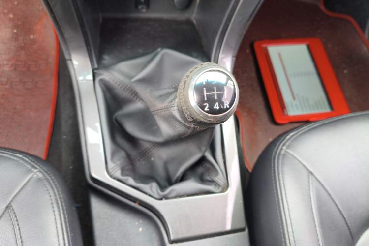 Used Great Wall Wingle 5 2017 2.0T European Version Diesel Two-Wheel Drive Advanced Large Double-Cab GW4D20E