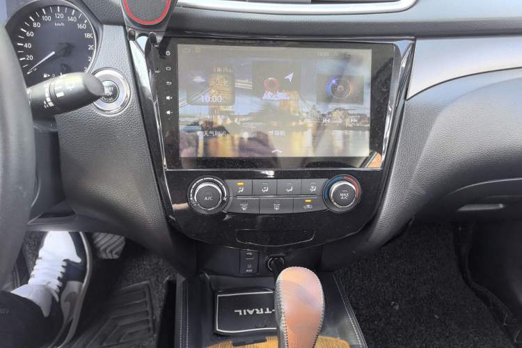 Used Nissan X-Trail 2016 2.0L CVT Smart Enjoyment Version 4WD Audio And AC Panel