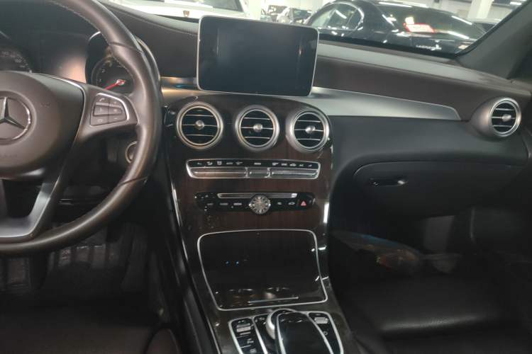 Used Mercedes-Benz GLC 2019 GLC 260 L 4MATIC Dynamic Model Audio And AC Panel