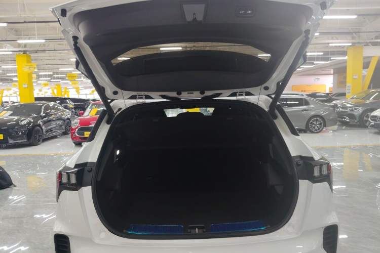 Used Lynk & Co 06 2023 Remix 1.5T Dynamic Halo
