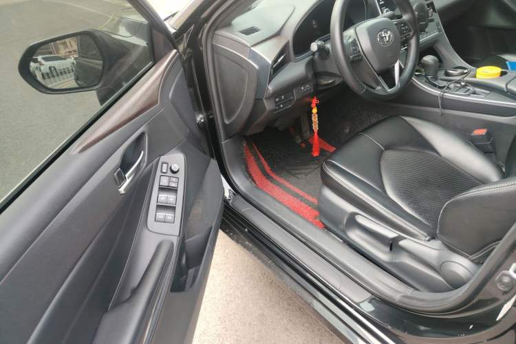 Used Toyota Avalon 2019 2.0L Ambition Edition China VI